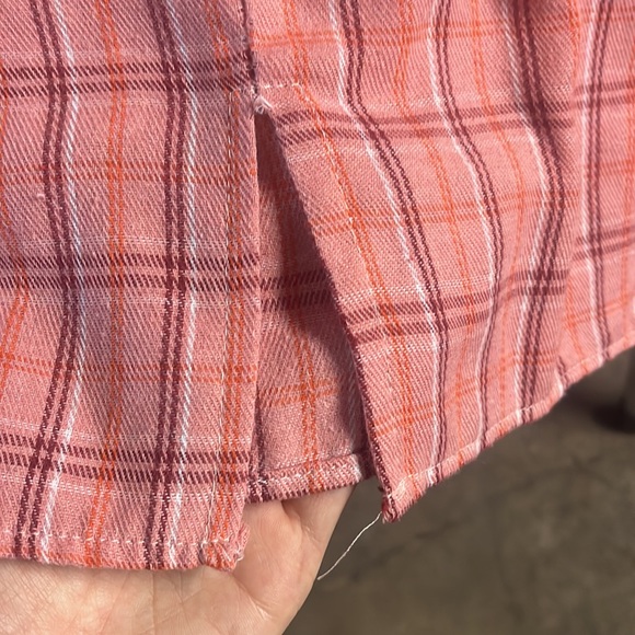 SHEIN Small Pink Mini Skirt with 2 Slits - Picture 2 of 3